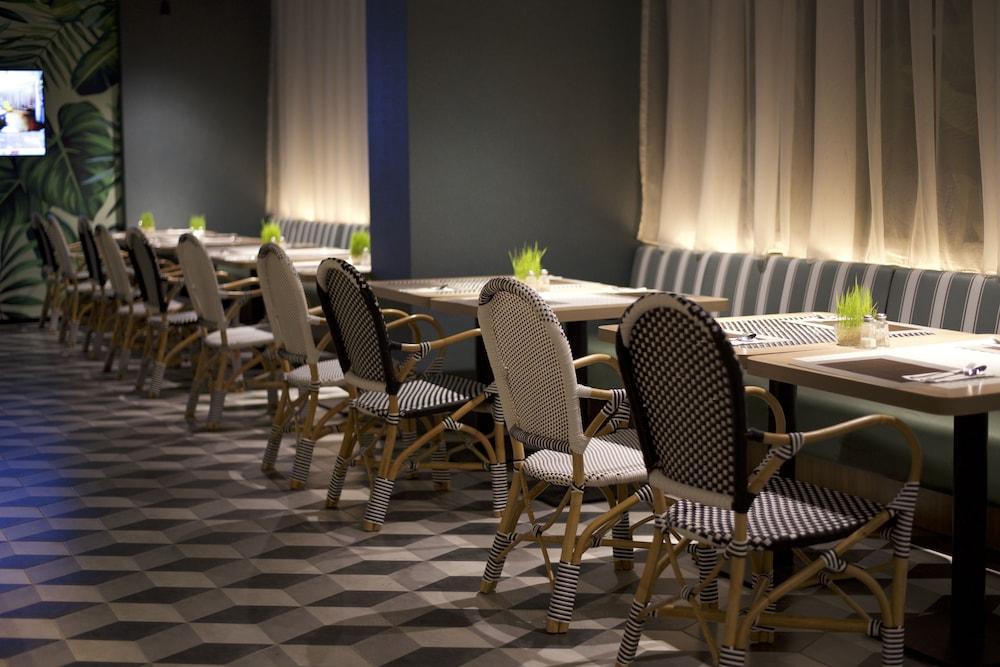 The Zuri Hotel 3*